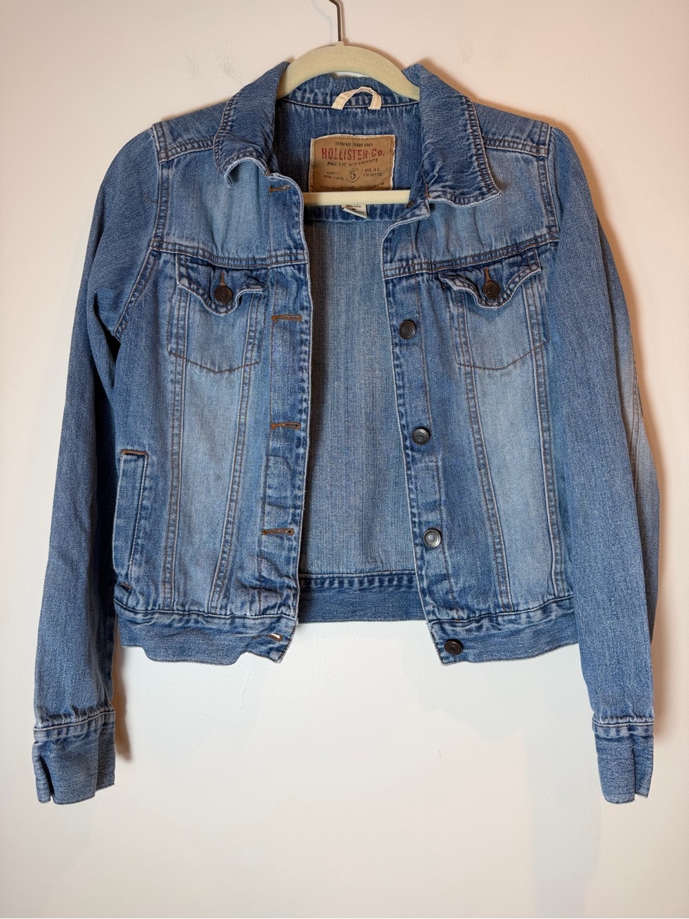 Hollister Co. Distressed Light Wash Denim Trucker Jacket Medium